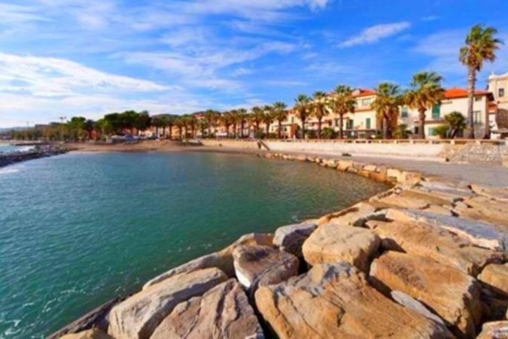 Appartamento 50 Mt Mare Con Parcheggio Riservato Riva Ligure Ngoại thất bức ảnh